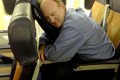 چالش بزرگ خوابیدن در هواپیما!